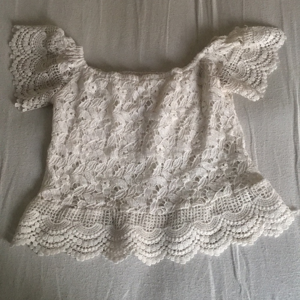 Ruffled Off the shoulder shirt